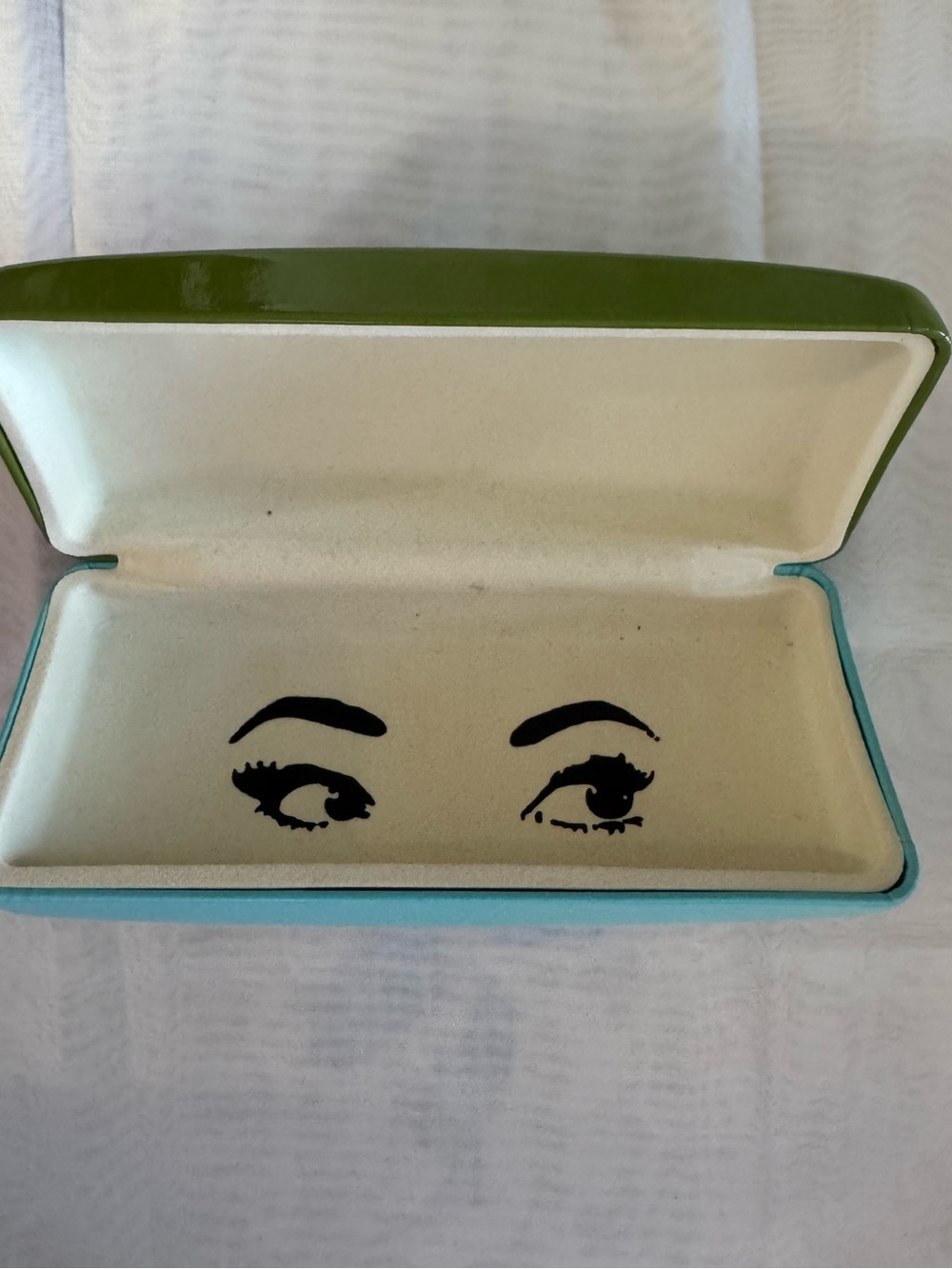 KATE SPADE New York “Eye❤️You” Iconic colors Sunglasses Case — See Notes